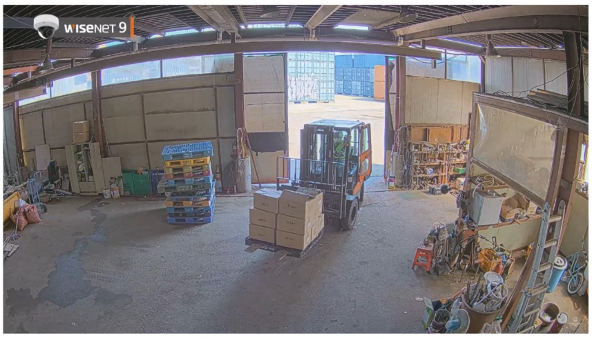 AI-based wide dynamic range improving an extreme backlit scene with balanced exposure